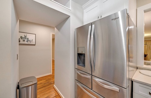 Dilworth Apartment | 1 Mi to BOA Stadium! Walkable Condo w/Porch