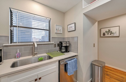 Dilworth Apartment | 1 Mi to BOA Stadium! Walkable Condo w/Porch