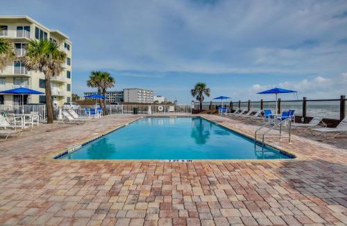 Bostwick Park Apartment | 1 Mi to Boardwalk Oceanfront Daytona Beach Condo
