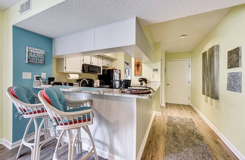 Myrtle Beach Condo | 1 Mi to Coast: Myrtle Beach Condo w/Balconies!