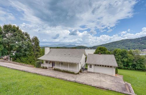 Young Harris House | < 1 Mi to Lake Chatuge: Home w/Mtn & Water Views!
