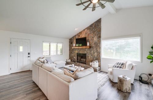 Young Harris House | < 1 Mi to Lake Chatuge: Home w/Mtn & Water Views!