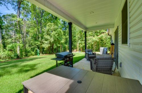 Anderson House | 1 Mi to Lake Hartwell: Updated Retreat w/Patio!