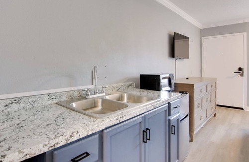 Sheffield Park Apartment | 1 Mi to Park Expo: Charlotte Studio w/Gym