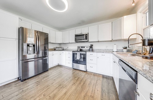North Charleston House | 1 Mi to Park Circle: Pet-Friendly Home w/Yard