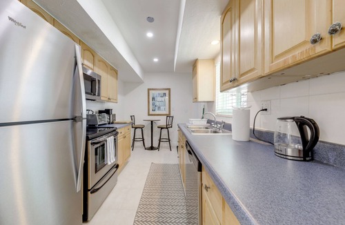 Cypress Point Condo | 1 Mi to Pompano Beach! Couple’s Retreat w/Pool
