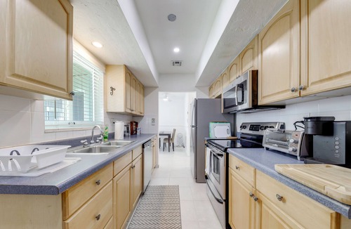 Cypress Point Condo | 1 Mi to Pompano Beach! Couple’s Retreat w/Pool