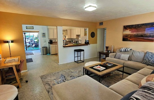 Sarasota House | 1 mile to Siesta! Early Bird Special! Low Wkly Rates! Pool & Spa! Fast Internet.