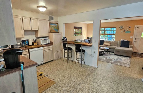 Sarasota House | 1 mile to Siesta! Early Bird Special! Low Wkly Rates! Pool & Spa! Fast Internet.