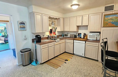 Sarasota House | 1 mile to Siesta! Early Bird Special! Low Wkly Rates! Pool & Spa! Fast Internet.