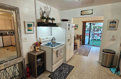 Sarasota House | 1 mile to Siesta! Early Bird Special! Low Wkly Rates! Pool & Spa! Fast Internet.