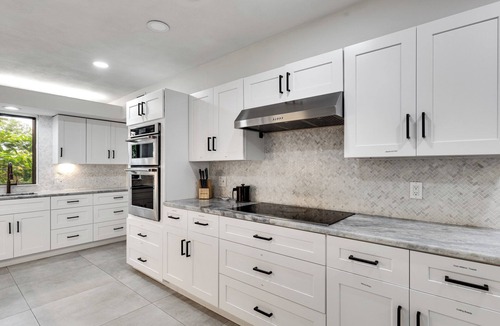 Birch Park Finger Streets House | <1 Min WALK to Beach, Heated Pool, Modern Oasis, 5 bedroom, 8 beds, 4 bathrooms