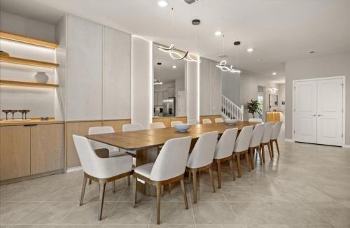 Four Corners House | 10 Bedrooms 8 Bathrooms Windsor Cay 15770 Cc