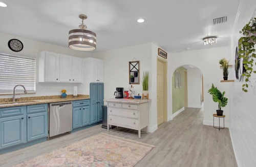 Tampa Heights House | 10 beds! Large home for groups & multiple families! PETS OK!