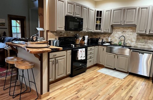 Bryson City Cabin | 10% Discount Avlb; On Mountain; Smokies. Hike/Fish/Raft/Ski.