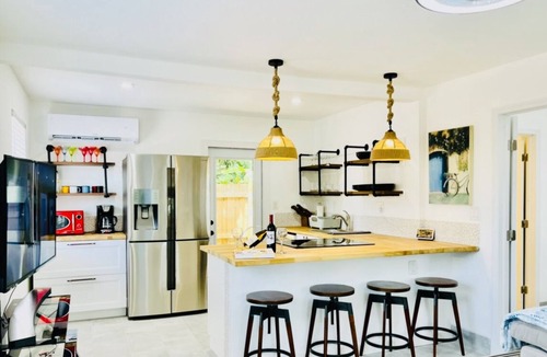 Croissant Park Cottage | 10% Gorgeous Cottage close to Downtown & Fort Lauderdale beach