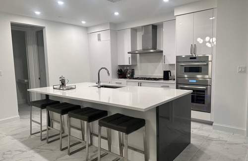 Redevelopment Area Apartment | 10% Limited Rate Special! Escape to Paradise ! Book NOW!