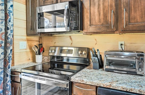 Trenton Cottage | 10 Mi to Drive-in: Lakefront Trenton Cabin!