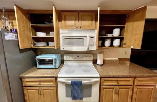 Palm Harbor House | 10 min from beach access, sleeps 10 private dock