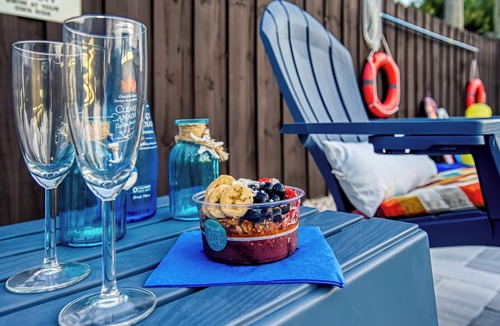 Sunset House | 10 min to Beach Stylish Villa Sleeps 12 with Pool, Game Room & Mini Golf