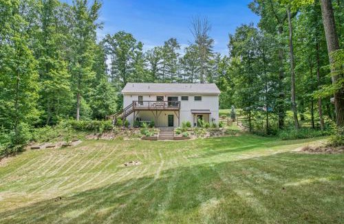 Asheville House | 10 Min to Downtown Asheville. Luxury Finishes. Private Hot Tub & Arcade