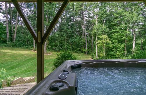 Asheville House | 10 Min to Downtown Asheville. Luxury Finishes. Private Hot Tub & Arcade