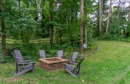 Asheville House | 10 Min to Downtown Asheville. Luxury Finishes. Private Hot Tub & Arcade