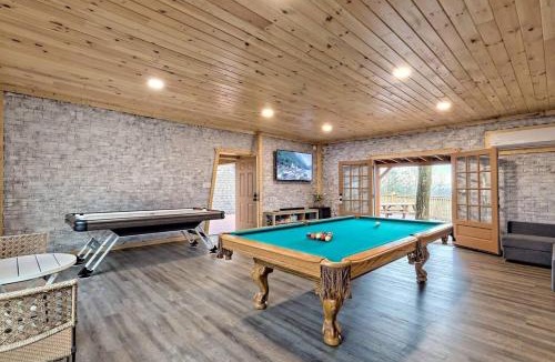 Helen House | 10 Min To Helen Hot Tub, Mtn Views, Game Room