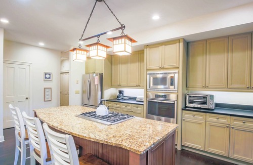 West Beach House | 10 Min Walk to Beach; Dog Friendly, One Level Home w Golf Course Views