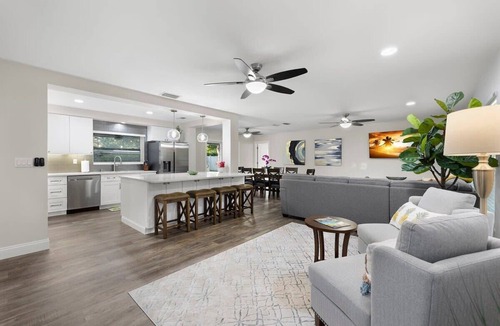 Harbor Bluffs House | 10 Mins to Beach-Heated Pool~Ping Pong+Pool Table
