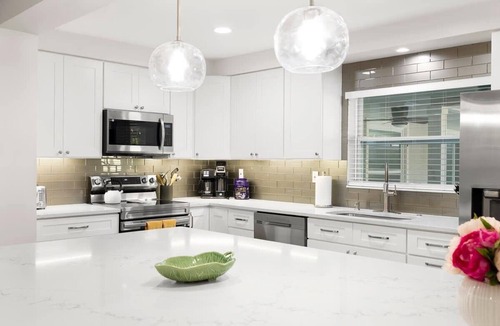 Harbor Bluffs House | 10 Mins to Beach-Heated Pool~Ping Pong+Pool Table