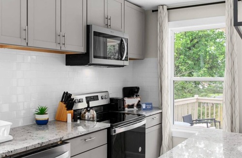 Birmingham House | 10 Mins to Downtown! Modern in Magic City- Unit A
