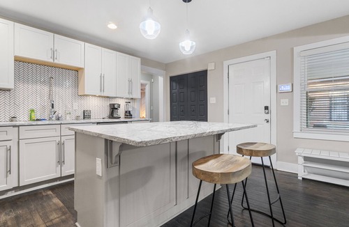 Candler-McAfee House | 10 minute drive Downtown - HOT TUB - Rainfall shower
