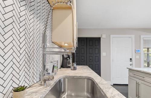 Candler-McAfee House | 10 minute drive Downtown - HOT TUB - Rainfall shower