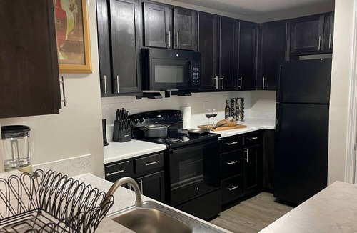 East Side Apartment | 10 Minutes From Downtown--Museums, parks, food, memories--receive a welcome gift