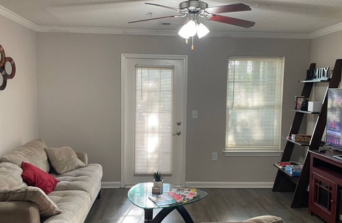 East Side Apartment | 10 Minutes From Downtown--Museums, parks, food, memories--receive a welcome gift