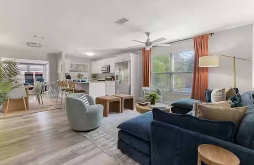 Seminole House | 10 minutes to Beach ~Minigolf ~ Heated Pool ~ Spa ~ Basketball Court ~ Game Room