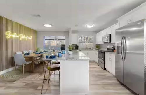 Seminole House | 10 minutes to Beach ~Minigolf ~ Heated Pool ~ Spa ~ Basketball Court ~ Game Room