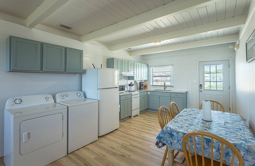 East End House | 10% off all remaining July weeks! ON THE BEACH, 2bed/1bath, ground level.