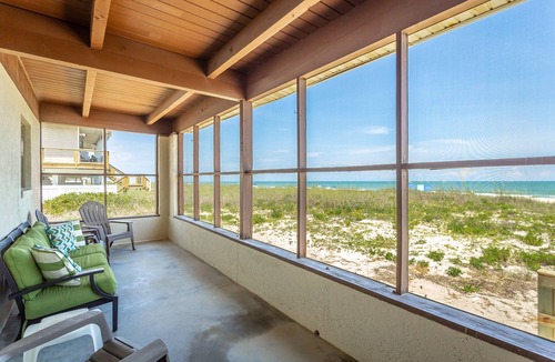 East End House | 10% off all remaining July weeks! ON THE BEACH, 2bed/1bath, ground level.