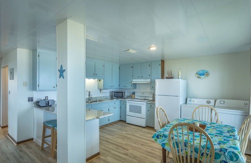 St. George Island Apartment | 10% off remaining July weeks! 1 bed 1 bath ON THE BEACH.