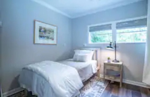 Milledgeville House | 100 Year Old Cutie Sparkles Like New! Walk to downtown.