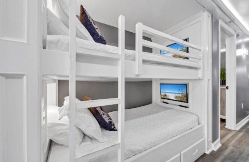 Destin Apartment | 1004 Oceanfront Pelican Bch Resort Pools Prime Loc