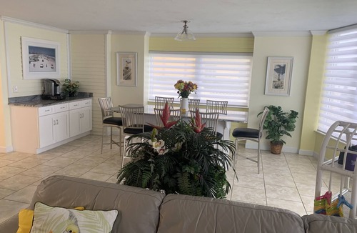 Daytona Beach Shores Condo | #101 3BR, 3KING BEDS, 3BA Max 6, #20 Dog, Discount 7nt, INSIDE LAUNDRY, SPACIOUS