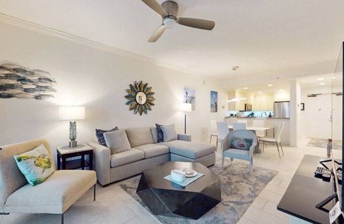 Redevelopment Area Condo | 101 m² Condo ∙ 2 bedrooms ∙ 4 guests