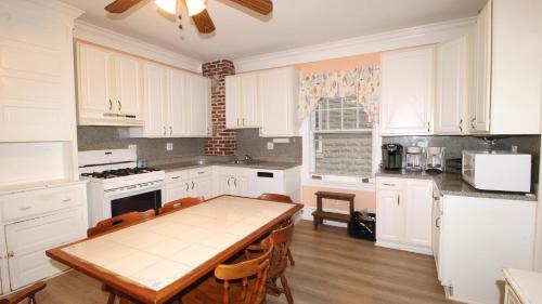 Cape May House | 1029 New Jersey Avenue -Azure Estate