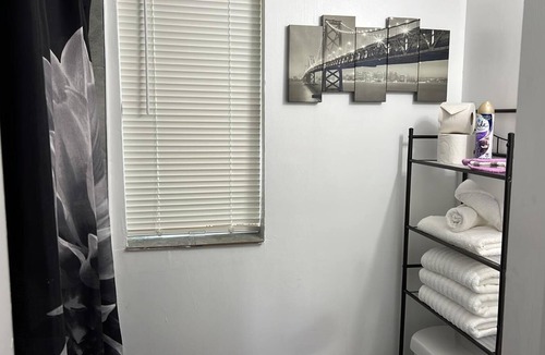 Parkside Apartment | 105 Cozy Budget Studio Fully Equipped at Hollywood