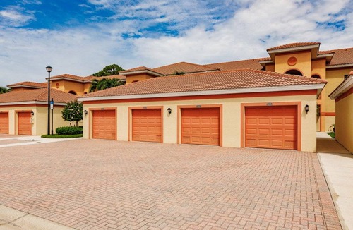 Cypress Lake Condo | 105 m² Condo ∙ 2 bedrooms ∙ 4 guests