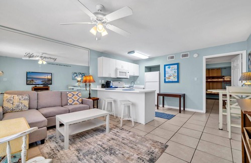 Fort Walton Beach Condo | 105 Tropical Isle Cozy Gulfside Condo ~ Beach Svc Included ~ JULY SALE