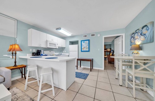 Fort Walton Beach Condo | 105 Tropical Isle Cozy Gulfside Condo ~ Beach Svc Included ~ JULY SALE